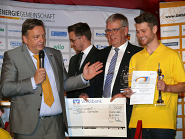 Pokal- und Checkübergabe an den Deutschen Meister SHK Pokal- und Checkübergabe an den Deutschen Meister SHK